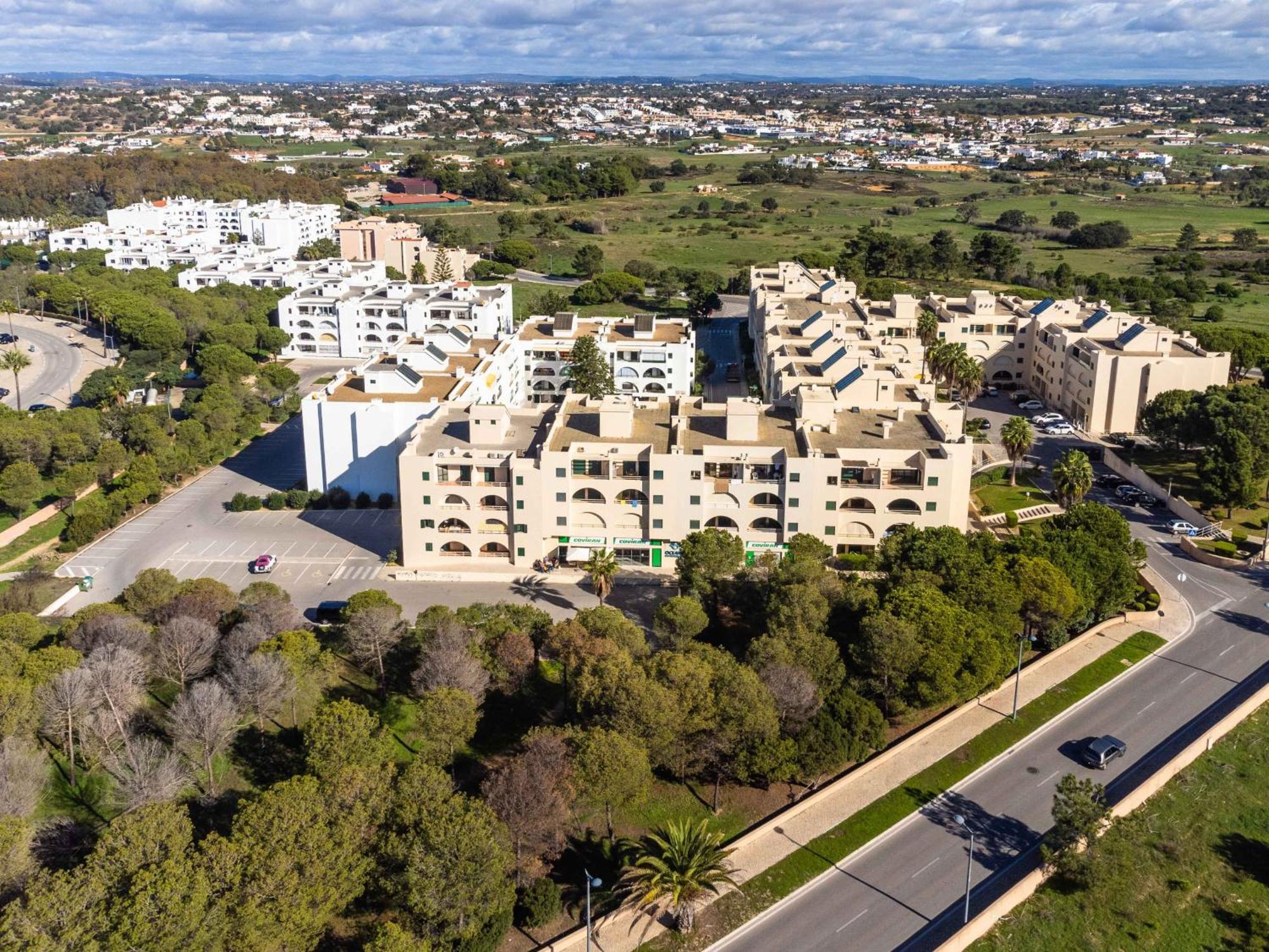 Salgados 1 Bedroom Apartment - 500M From The Beach Guia  Exteriör bild
