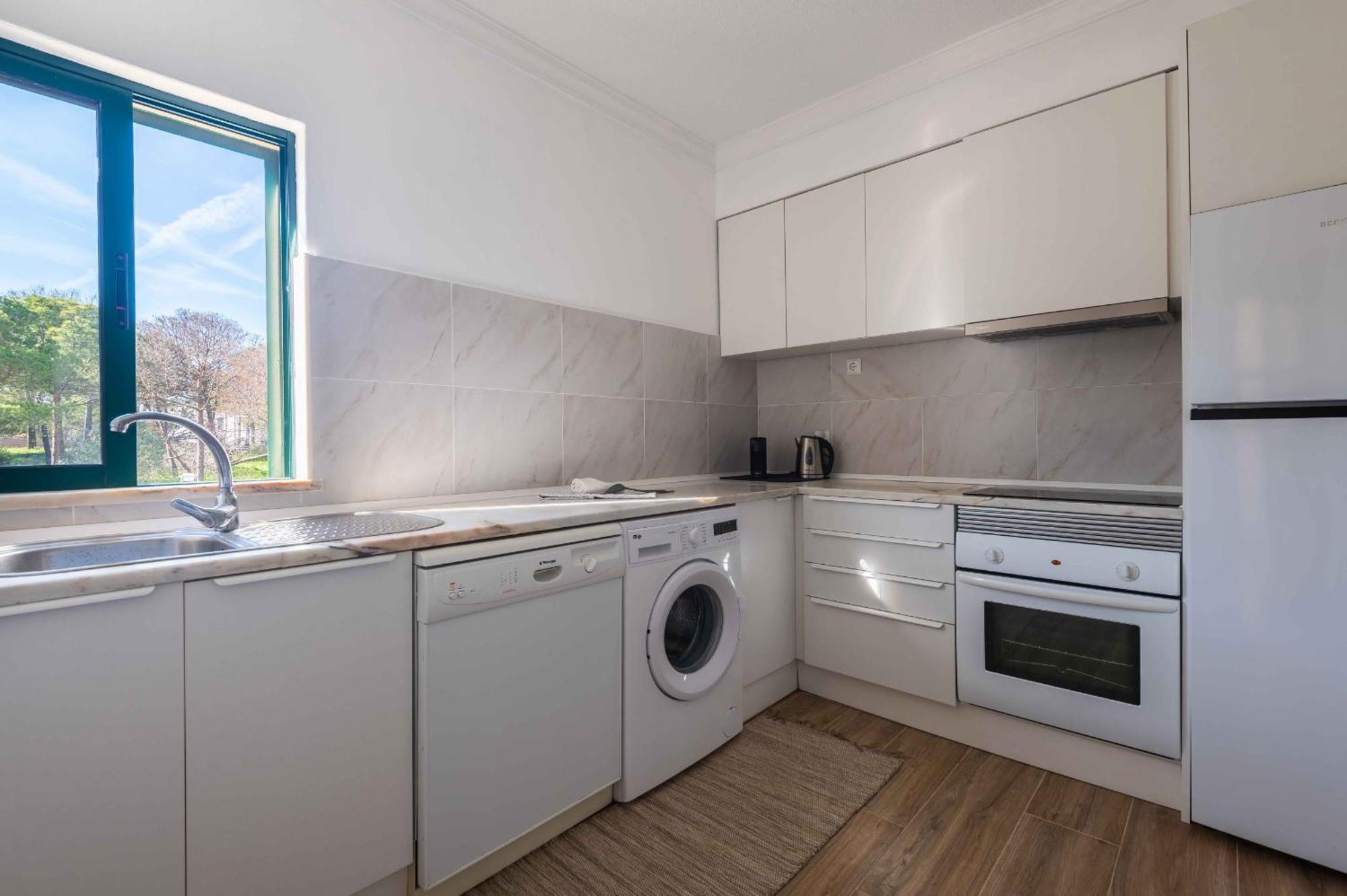 Salgados 1 Bedroom Apartment - 500M From The Beach Guia  Exteriör bild