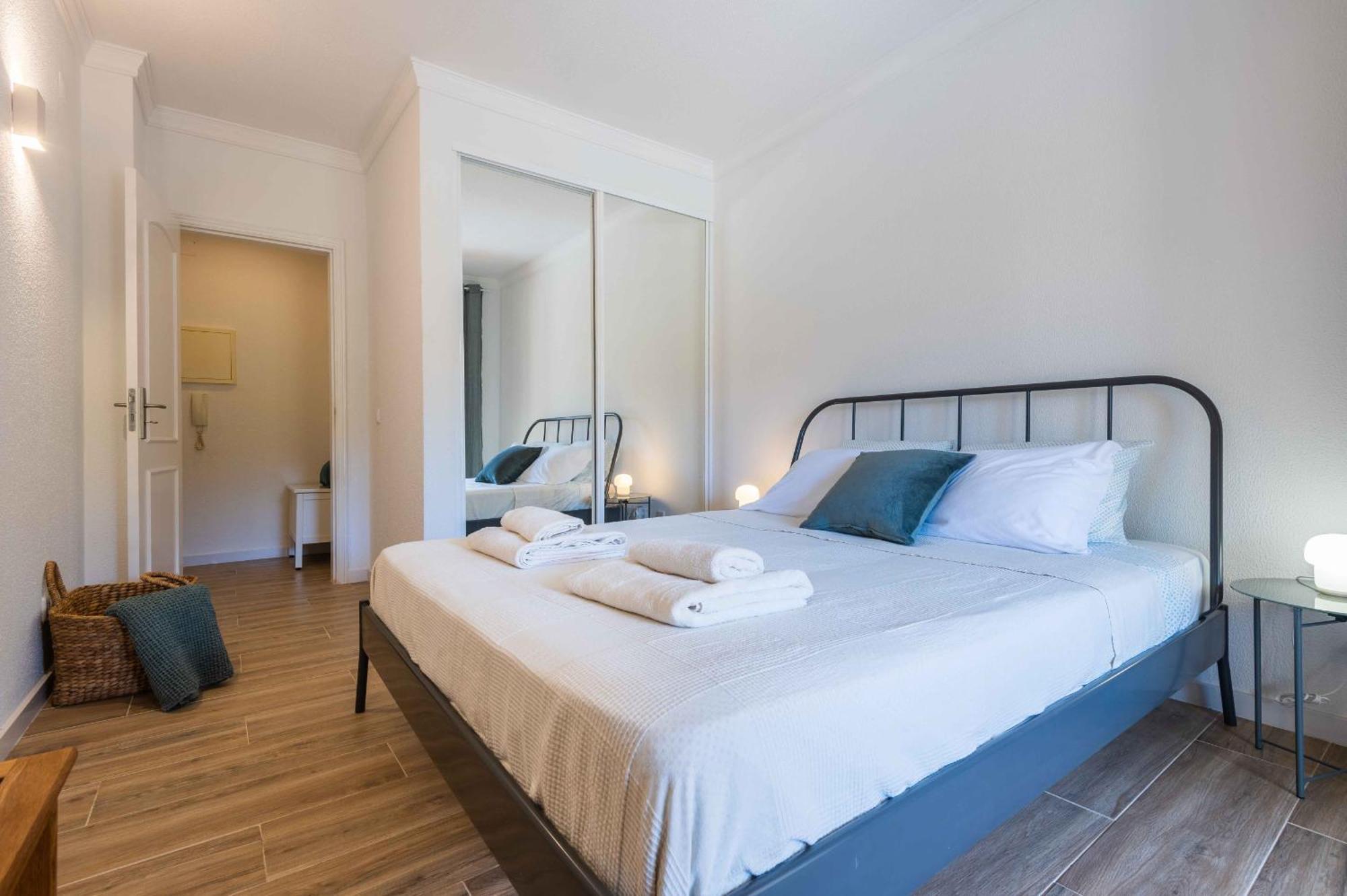 Salgados 1 Bedroom Apartment - 500M From The Beach Guia  Exteriör bild