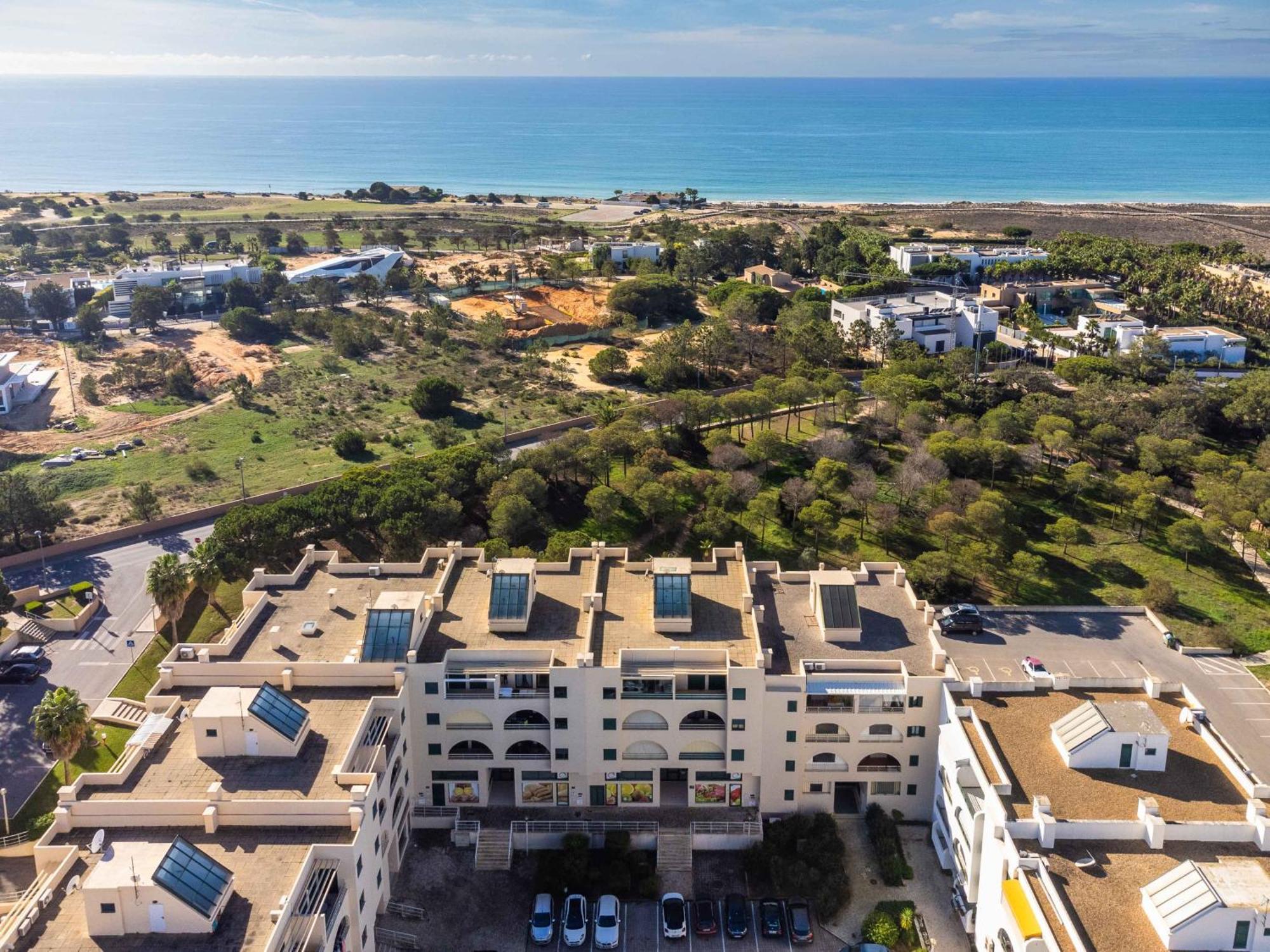 Salgados 1 Bedroom Apartment - 500M From The Beach Guia  Exteriör bild