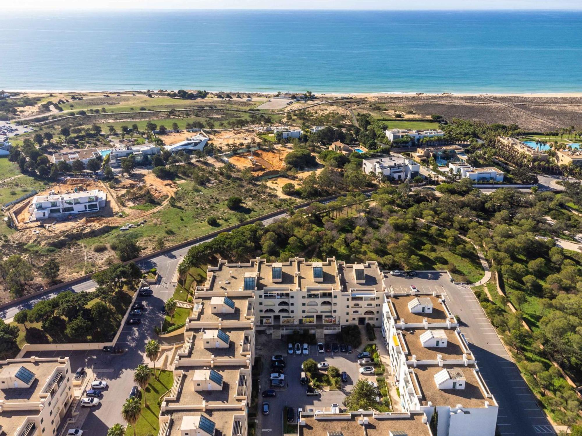 Salgados 1 Bedroom Apartment - 500M From The Beach Guia  Exteriör bild